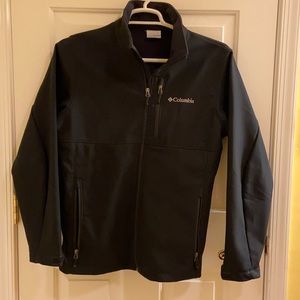 Columbia light weight mens zip up jacket.